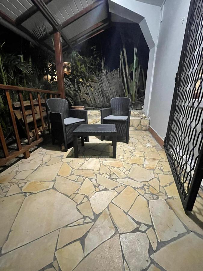 Le Studio Des Flamboyants Les Trois-Ilets Exterior photo